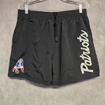 Nuevo con etiquetas Pantalones Cortos Mitchell Ness New England Patriots Essentials Nylon Entrenamiento Gimnasio L $75 Foto 1 de 4