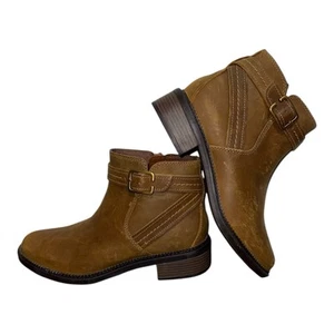 Clarks Mujer Maye Correa Botín Cuero Tostado Oscuro Hebilla con Cremallera NUEVO 7 W - Imagen 1 de 9