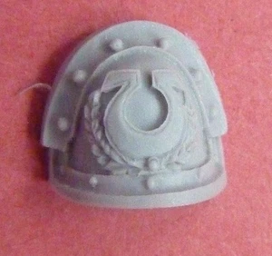 FORGEWORLD Heresy Ultramarines INVICTARUS SUZERAIN MARK 3 CAPITOLI PAD - Foto 1 di 1