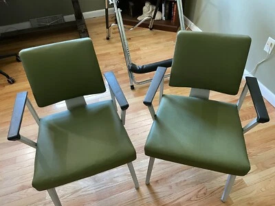 2 sillones modernos de aluminio vintage de mediados de siglo de Good Form Naugahyde Green Foto 1 de 4