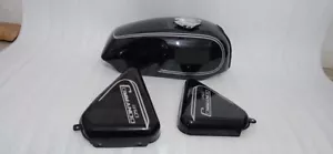 New Norton Commando Roadster Black Painted Petrol Tank+Side Panel - Foto 1 di 8