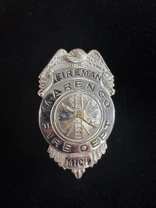INSIGNIA BOMBERO VINTAGE OBSELETE MARENGO MICHIGAN DEPARTAMENTO DE BOMBEROS - Imagen 1 de 2