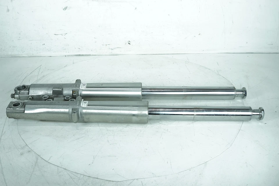 Harley Touring Electra Glide Ultra 2012 OEM patas de horquilla delanteras izquierda y derecha deslizantes Foto 1 de 4