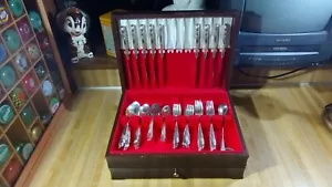 Rogers Bros Reinforced Plate 68 Piece Silverware Set,Wooden Chest! - Picture 1 of 23