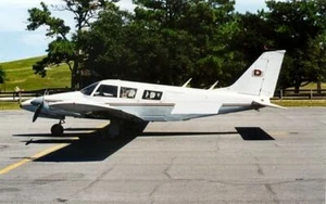 Piper PA-34-200 Seneca Private Airplane Desktop Kiln Dried Wood Model Small New - Picture 1 of 3