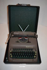 Vintage Smith Corona Sterling Portable Typewriter & Case b - Picture 1 of 15