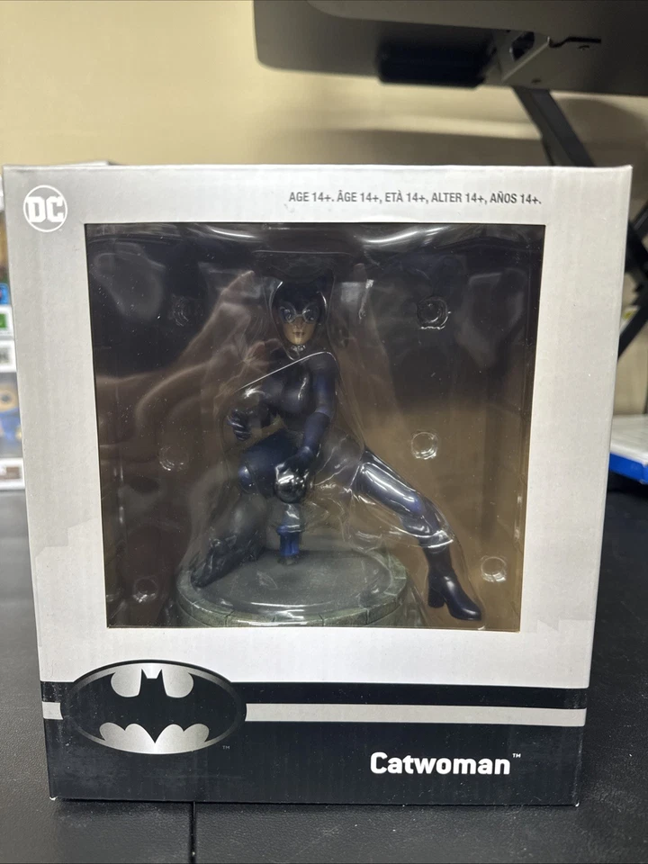 Catwoman by Jim Lee Statue DC Comics Chronicle Collectibles Batman ThinkGeek