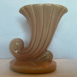 McCoy Pottery Pink 6" ceramica lucida Cornucopia a costine marcata USA vintage usata in ottime condizioni - Foto 1 di 11