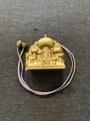 1990s Disney Polly Pocket Vintage Aladdin Princess Rocket Figure Toy Pendant - Image 1 of 4