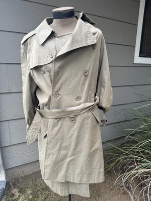 Burberrys London Trench 42R Fixed Plaid Check Liner READ ! Burberry Trench - Image 1 of 4