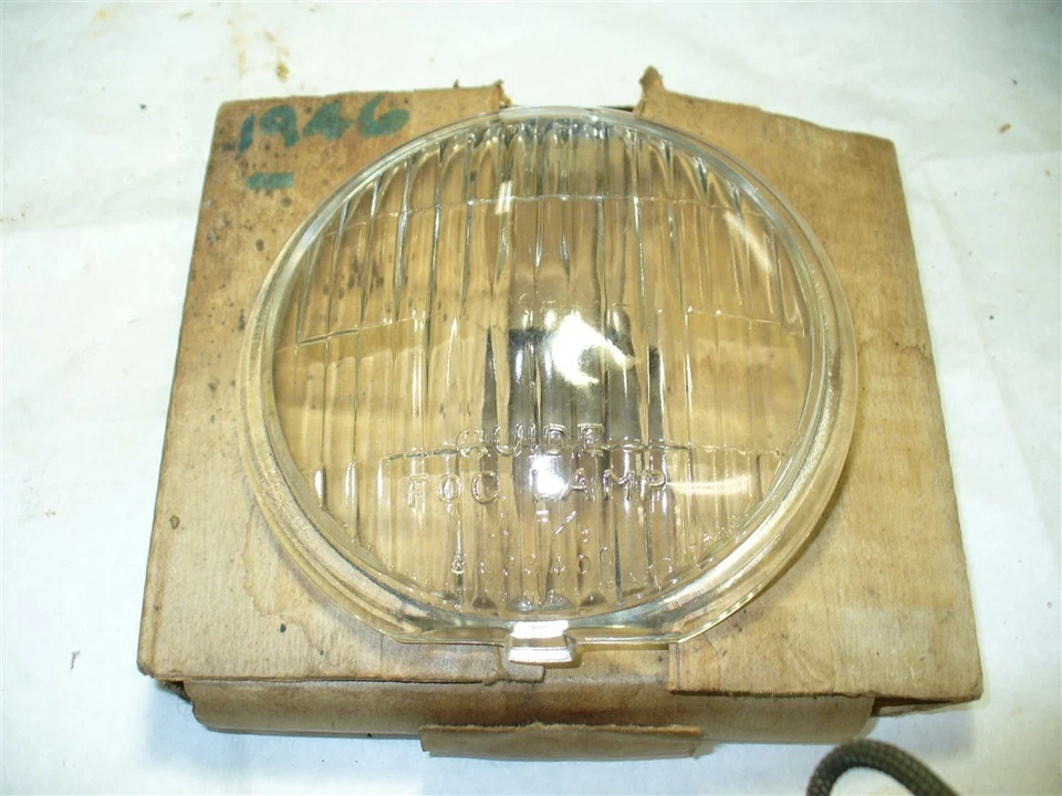 Lente de farol de neblina Chevrolet 1942 -48 nos 5933400 - Imagem 1 de 1