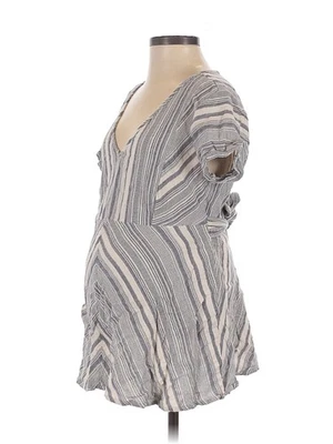 Jessica Simpson Women Gray Short Sleeve Blouse S Maternity - Image 1 of 2