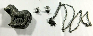 Vintage Turin Zinn Zebra Mini Schmuckkästchen Set Brosche Anstecknadel Halskette & Ohrringe - Bild 1 von 9