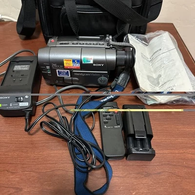 Sony Handycam CCD-TRV22 8mm Analog Camcorder - Silver - Image 1 of 4