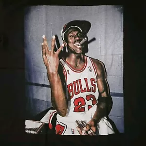 ENVÍO GRATUITO EL MISMO DÍA Nueva Camisa MICHAEL JORDAN Bulls 3 Turbas Talla MEDIANA - Imagen 1 de 2