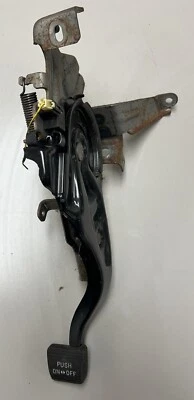 Pedal de freno de emergencia Mitsubishi Endeavor 2003 2004 2005 2006 2007 2008 09 Foto 1 de 2