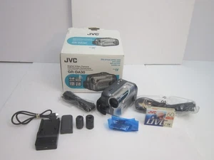 JVC MiniDV GR-DA30U Camcorder Video Camera with Sliding Monitor - Bild 1 von 13