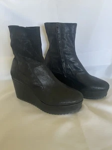 Pedro Garcia Urika Keilabsatz Booties 38,5 (US 8,5) Schwarz Wildleder Stretch Stiefel - Bild 1 von 11
