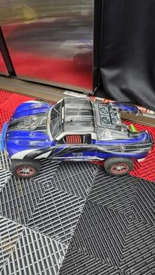 Traxxas Slash 2x2 sin escobillas Foto 1 de 4