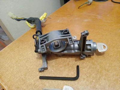 Interruptor de encendido 96-98 Geo Tracker Suzuki Sidekick con 2 llaves (96-98) (AUTOMÁTICO) Foto 1 de 4