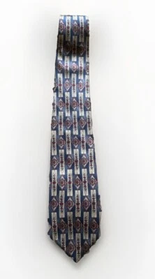 Corbata para hombre Neil Martin marrón con patrón geométrico azul seda 56" x 3,25" Foto 1 de 4