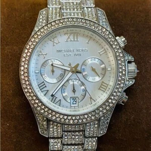 Michael Kors Pave Crystal-Encrusted Layton Chronograph Uhr Roman Numeral Dial - Bild 1 von 6