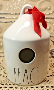 Birdhouse circolare ceramica bianca Rae Dunn di Magenta ""Peace"" nuovo con etichette stampa nera - Foto 1 di 4