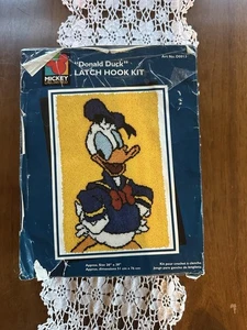Disney Donald Duck Latch Hook Kit 20" x 30" Mickey Unlimited Caron NEW D0013 - Picture 1 of 7
