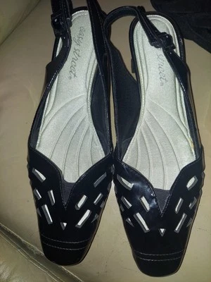 Zapatos de salón Easy Street negros charol tacón bajo talla 8W Foto 1 de 4