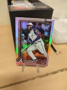 Travis D’arnaud 2025 Topps Series 1 #325 Rainbow Foil Atlanta Braves - Bild 1 von 1