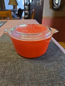 Pyrex 1 Qt. #473 Pyrex Red /Celtic Floral / Hearts Scroll With Lid. Rare Pattern - Picture 1 of 8