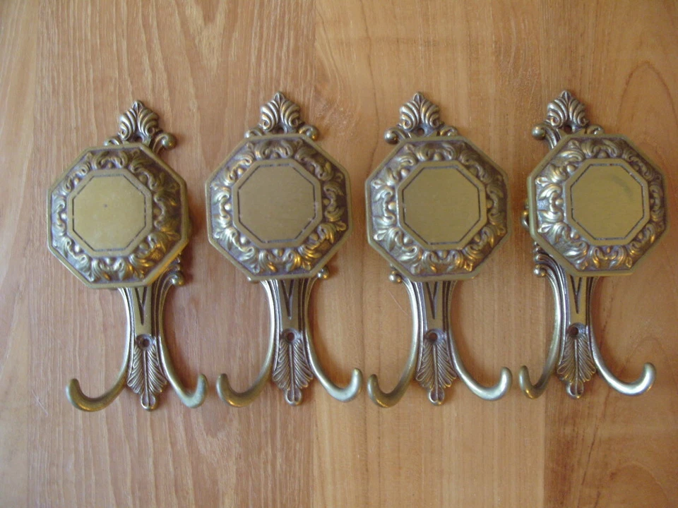 LOT DE 4 ANCIENNES PATÈRES EN BRONZE ANCIENNE PATÈRE - Photo 1/4