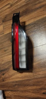 Lámpara de reversa Jeep Grand Cherokee 2022-2024 68377975 AH Foto 1 de 4