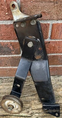 Troy-Bilt 2006 Super Bronco Idler Pulley 756 04129 Idler Arm 683 04130 - Image 1 of 4