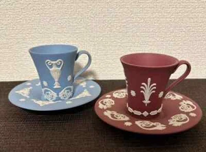 Wedgwood Jasperware Demitasse Tasse & Untertasse Set (karmesinrot, hellblau, weinrot) - Bild 1 von 10