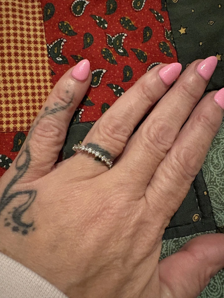 Anillo de media eternidad para dama 19 piedras de laboratorio acero inoxidable NUEVO talla L tan bonito  Foto 1 de 4