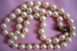 Vintage round 8 mm faux pearl necklace Magnetic clasp, knotted, 19" Gift Boxed - Picture 1 of 3