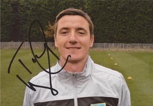 BURNLEY: FOTO RITRATTO 6x4 firmata Tony Loughlin + certificato di autenticità - Foto 1 di 1