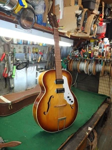 Vintage Silvertone Archtop Gitarre - Lafayette Tonabnehmer in Schlagbrett integriert - Cle - Bild 1 von 24