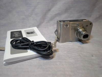 HP Digital Camera Photosmart R707 5.1MP Silver Tested - Image 1 of 4