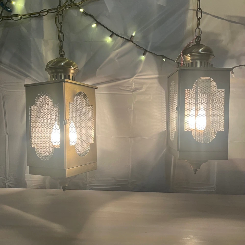 De Colección Par Colgante Swag Linterna Estilo Vela Luces Malla Latón Gótico Mediados de Siglo Foto 1 de 4
