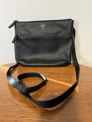 Fossil Tinsley 卵石纹皮革牛皮斜挎包 — 第 1/4 张图片