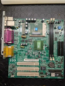 Intel Celeron 900 MHz con scheda madre e ram 256+32mb - Foto 1 di 3