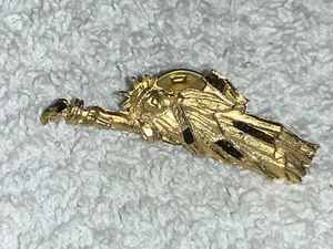 Statue of Liberty Pin- gold tone - Picture 1 of 4