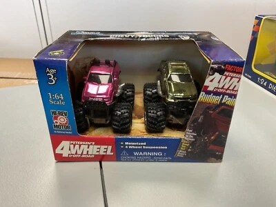 MÁQUINAS MUSCULARES CHEVY TRUCKS PETERSEN’S 4 RUEDAS TODOTERRENO 2 PK MONSTER TRUCKS NUEVO EN PAQUETE Foto 1 de 3
