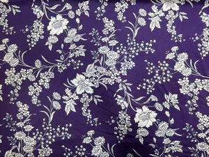 Tessuto Abito Jersey Viscosa Cotone Stampa Floreale Viola Bianco Larghezza 150 Cm - Foto 1 di 2