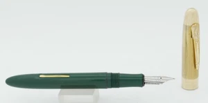 Penna stilografica Fineline by Sheaffer verde con tappo oro - 343 pennino fine - 1950 ca. - Foto 1 di 5