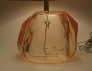 Nieman Marcus' facettierter Lampenfuß aus Rouge - geformter Plexiglas m - kein Schirm wunderschön! - Bild 1 von 12