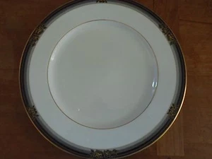 Noritake Spell Binder Speiseteller weiß grau schwarz Band gold Blumen 9733 - Bild 1 von 2