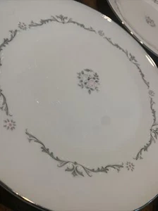 4 Signature Collection "Petite Bouquet" 10 3/8" dinner Plates Daisy Lot - Picture 1 of 9